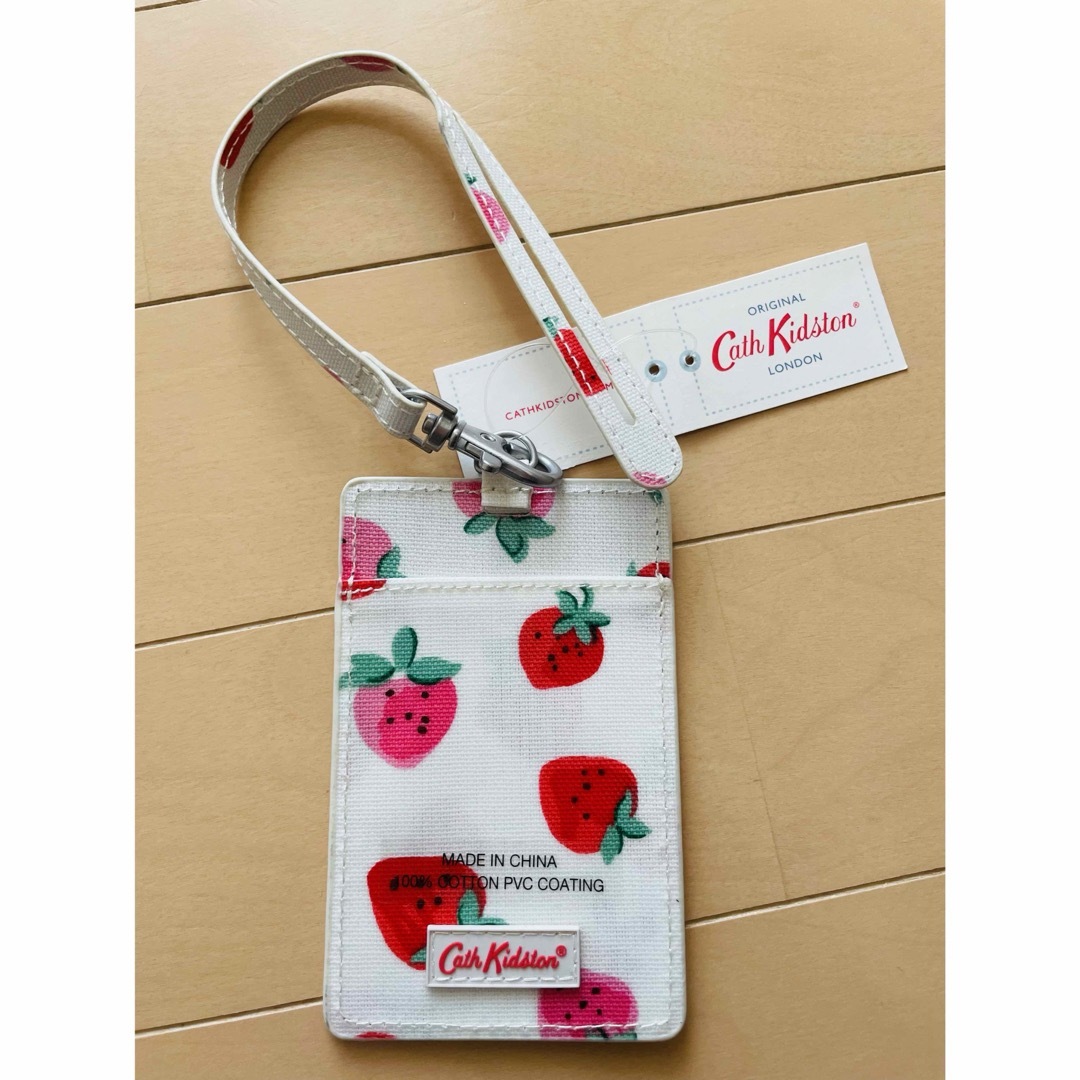 Cath Kidston - 新品 キャスキッドソン パスケース いちご Cath Kidston - 新品 キャスキッドソン パスケース いちご