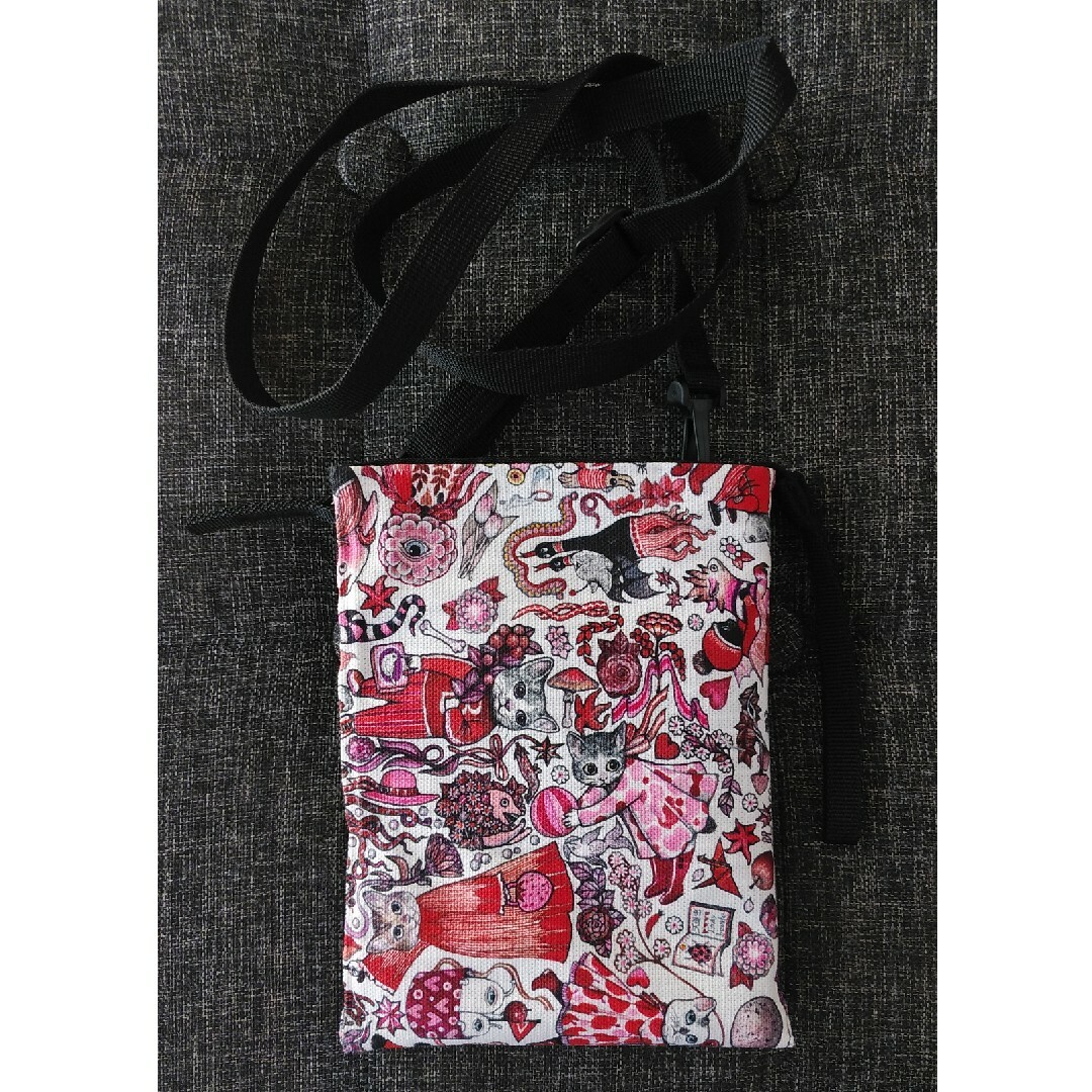 ヒグチユウコ リメイク　スマホポーチ RED ハンドメイドのファッション小物(ポーチ)の商品写真