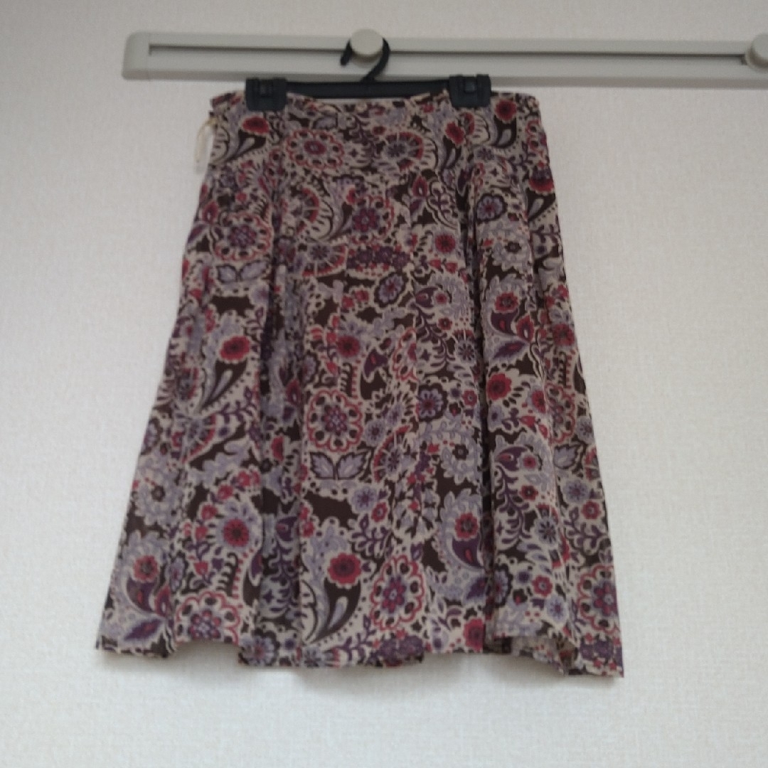 NATURAL BEAUTY BASIC(ナチュラルビューティーベーシック)のNATURALBEAUTYBASIC　専用　フレアスカート　ペイズリー　花柄 レディースのスカート(ひざ丈スカート)の商品写真