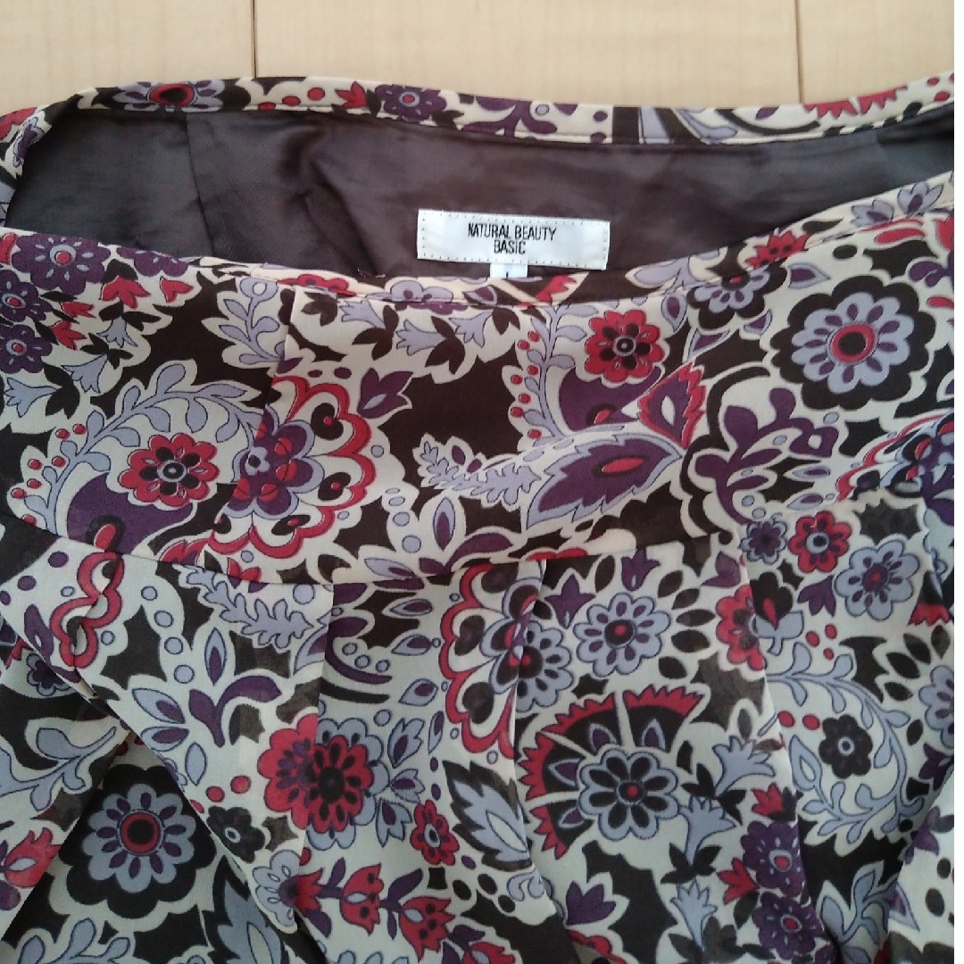 NATURAL BEAUTY BASIC(ナチュラルビューティーベーシック)のNATURALBEAUTYBASIC　専用　フレアスカート　ペイズリー　花柄 レディースのスカート(ひざ丈スカート)の商品写真
