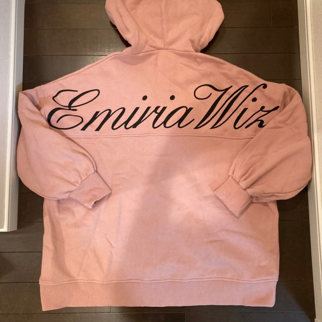 EmiriaWiz(エミリアウィズ)のEmiria Wiz エミリアウィズ ビッグロゴパーカー ピンク レディースのトップス(パーカー)の商品写真