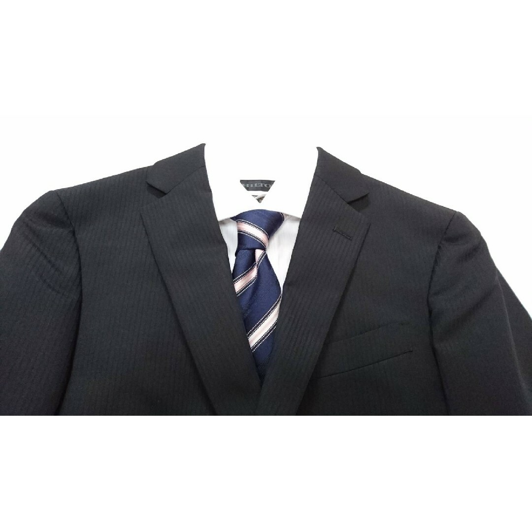 未使用　スタイリッシュスーツ　YA4　シワになり　形状記憶　黒シャドーストライプ メンズのスーツ(セットアップ)の商品写真