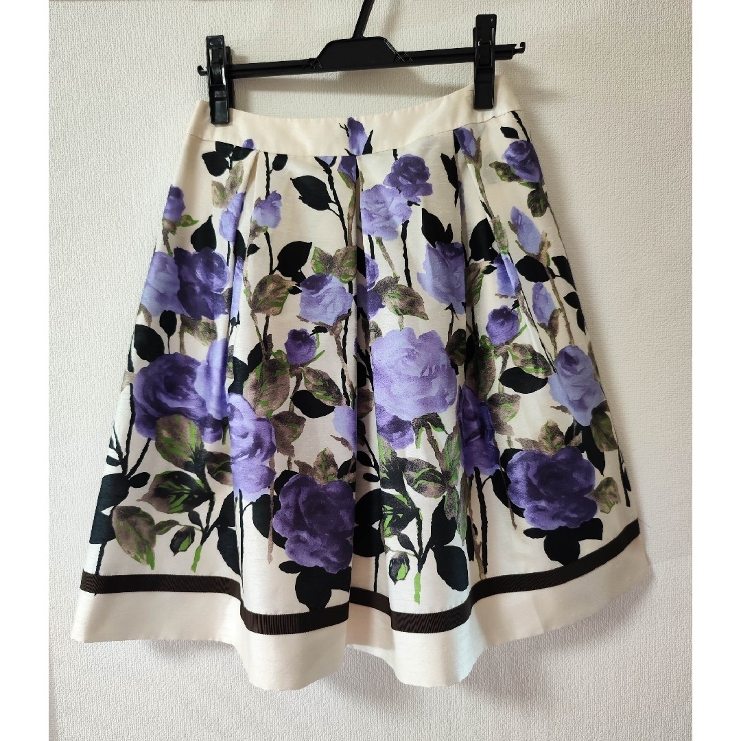 M'S GRACY(エムズグレイシー)のrosedocter様専用　エムズグレイシー 薔薇 スカート38 レディースのスカート(ひざ丈スカート)の商品写真
