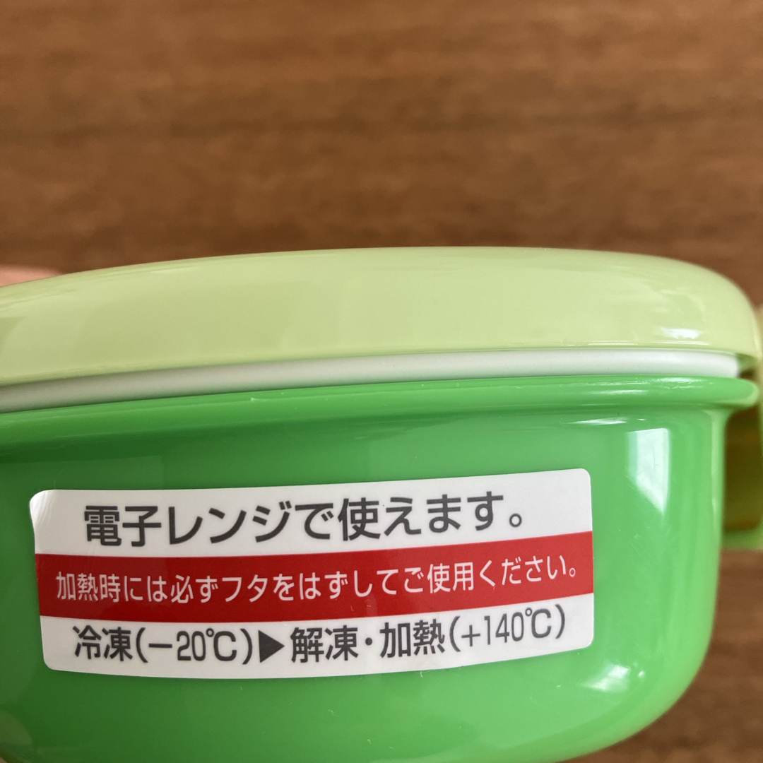 ジブリ(ジブリ)のとなりのトトロ　お弁当箱&コップ　日本製　電子レンジOK インテリア/住まい/日用品のキッチン/食器(弁当用品)の商品写真