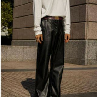 美品 SYNTHETIC LEATHER FLARED PANTS1(その他)