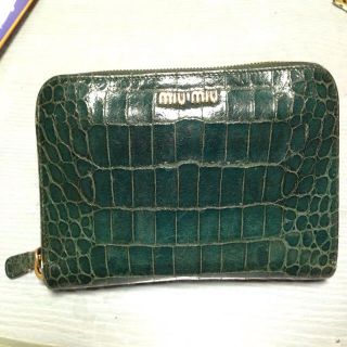 MIU MIU(財布 ・ グリーン・カーキ/緑色系)のフリマアイテム一覧 MIU MIU(財布 ・ グリーン・カーキ/緑色系)のフリマアイテム一覧