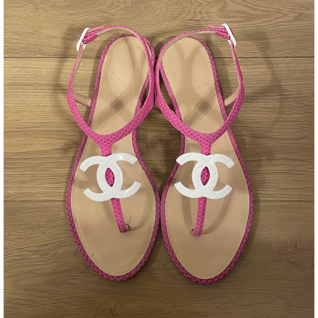 CHANEL(シャネル)のCHANEL サンダル　フラット　ピンク　37 レディースの靴/シューズ(サンダル)の商品写真
