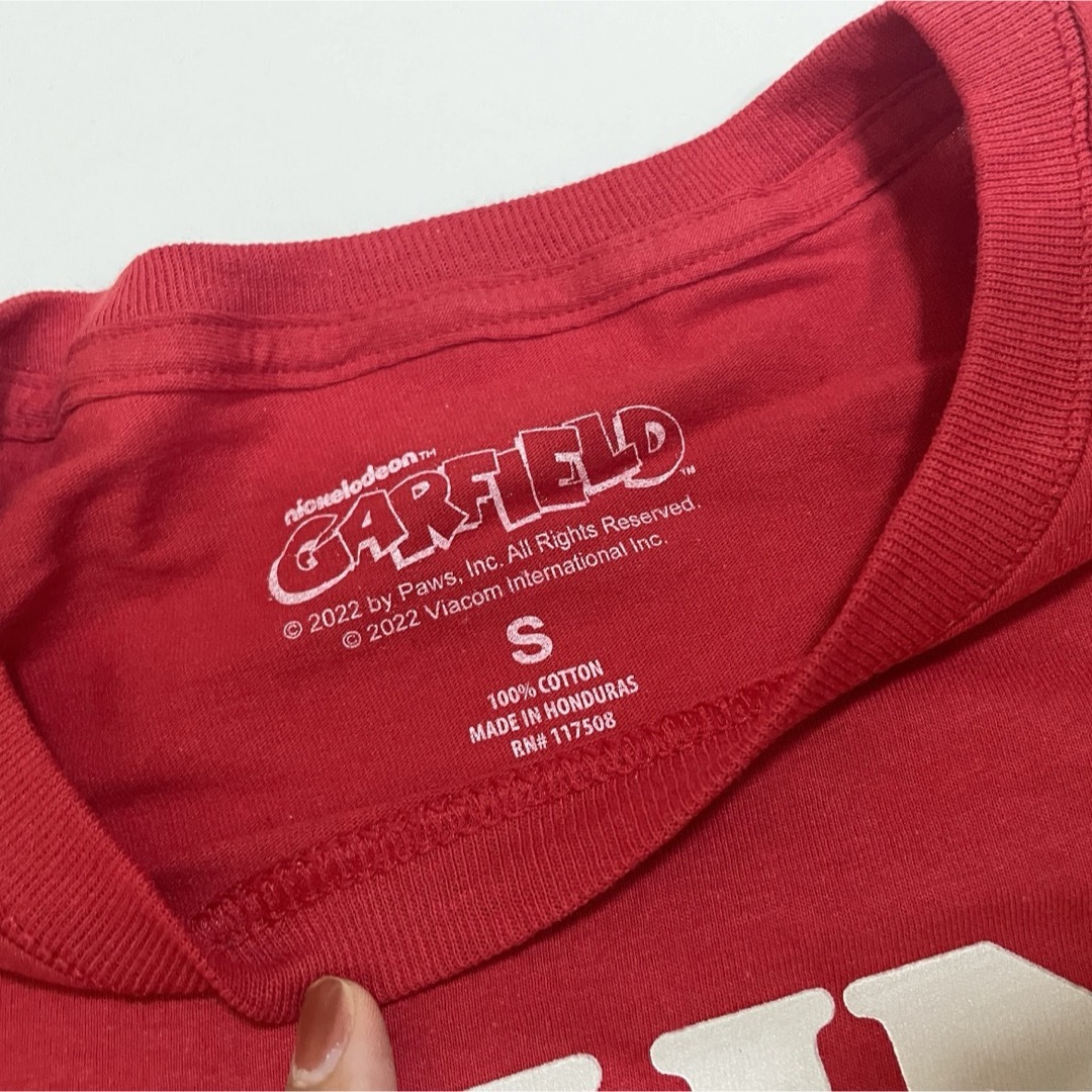 TV&MOVIE(ティービーアンドムービー)の【新品】ガーフィールド　メンズS Tシャツ　GARFIELD 赤　No.1 メンズのトップス(Tシャツ/カットソー(半袖/袖なし))の商品写真