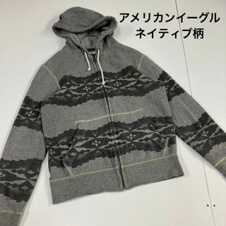 アメリカンイーグル(American Eagle)のアメリカンイーグル　ジップアップパーカー　総柄　ネイティブ柄　グレー　古着(パーカー)