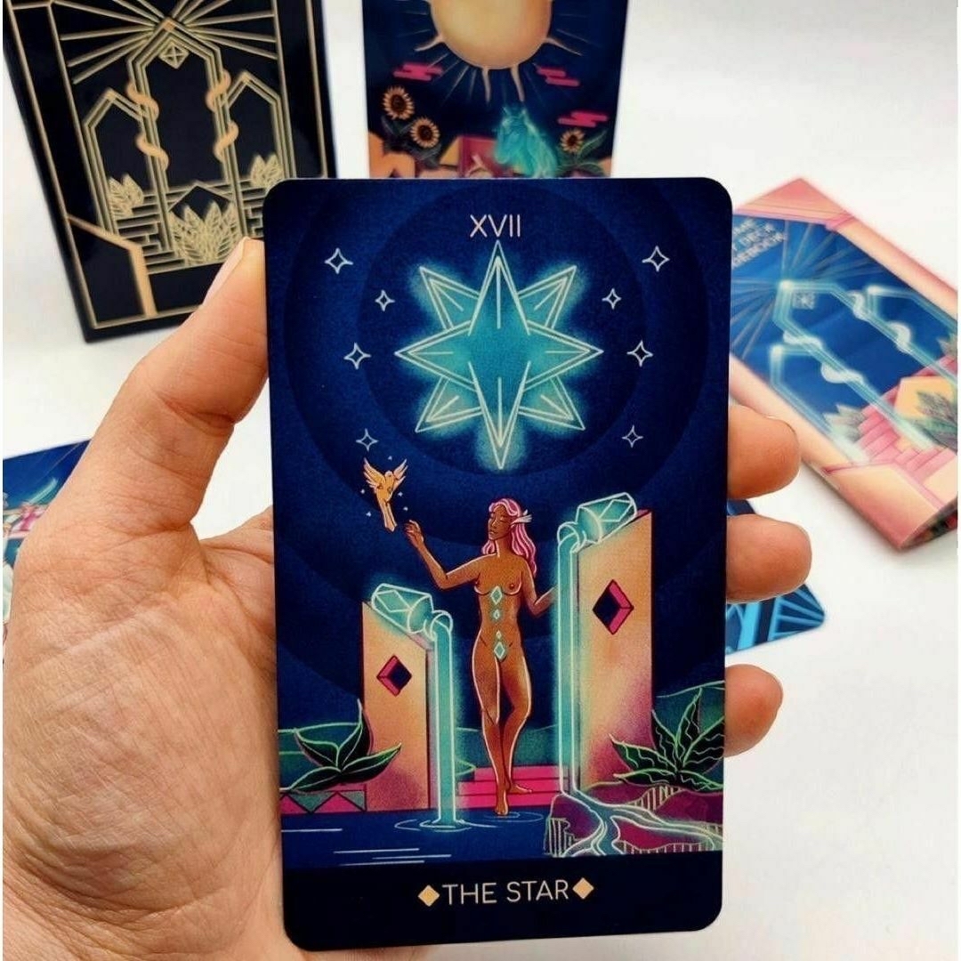 タロットカード　Phantom tarot card 解説付　新品未開封 エンタメ/ホビーのタレントグッズ(その他)の商品写真