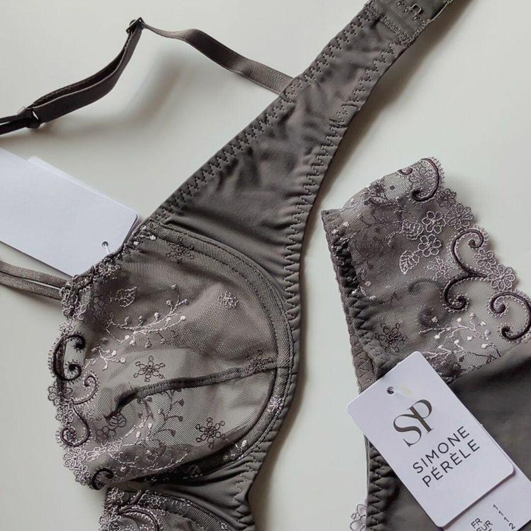 Simone Perele(シモーヌペレール)のD65+S/Simone Perele Delice シモーヌ ペレール　グレー レディースの下着/アンダーウェア(ブラ&ショーツセット)の商品写真