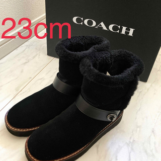 コーチ(COACH)の美品 COACH ファー ショート ムートンブーツ 黒 23.0 本革 レザー(ブーツ)