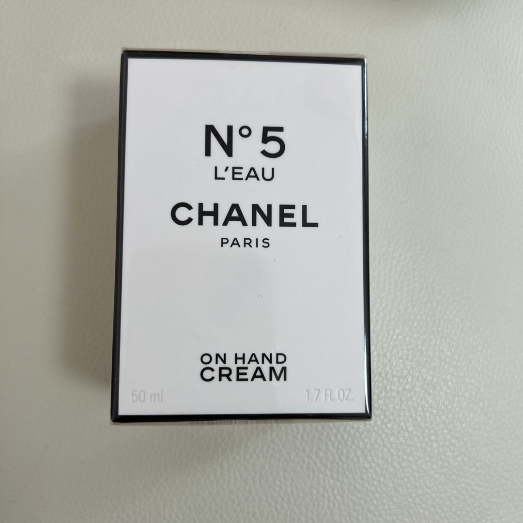 CHANEL(シャネル)のCHANEL No.5 ロー ハンドクリーム 50ml コスメ/美容のボディケア(ハンドクリーム)の商品写真