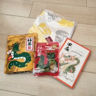 カルディ(KALDI)のKALDI　干支食品&手ぬぐいセット　福袋　もへじ(菓子/デザート)