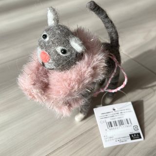 新品タグ付きフェルトキャット(ぬいぐるみ)