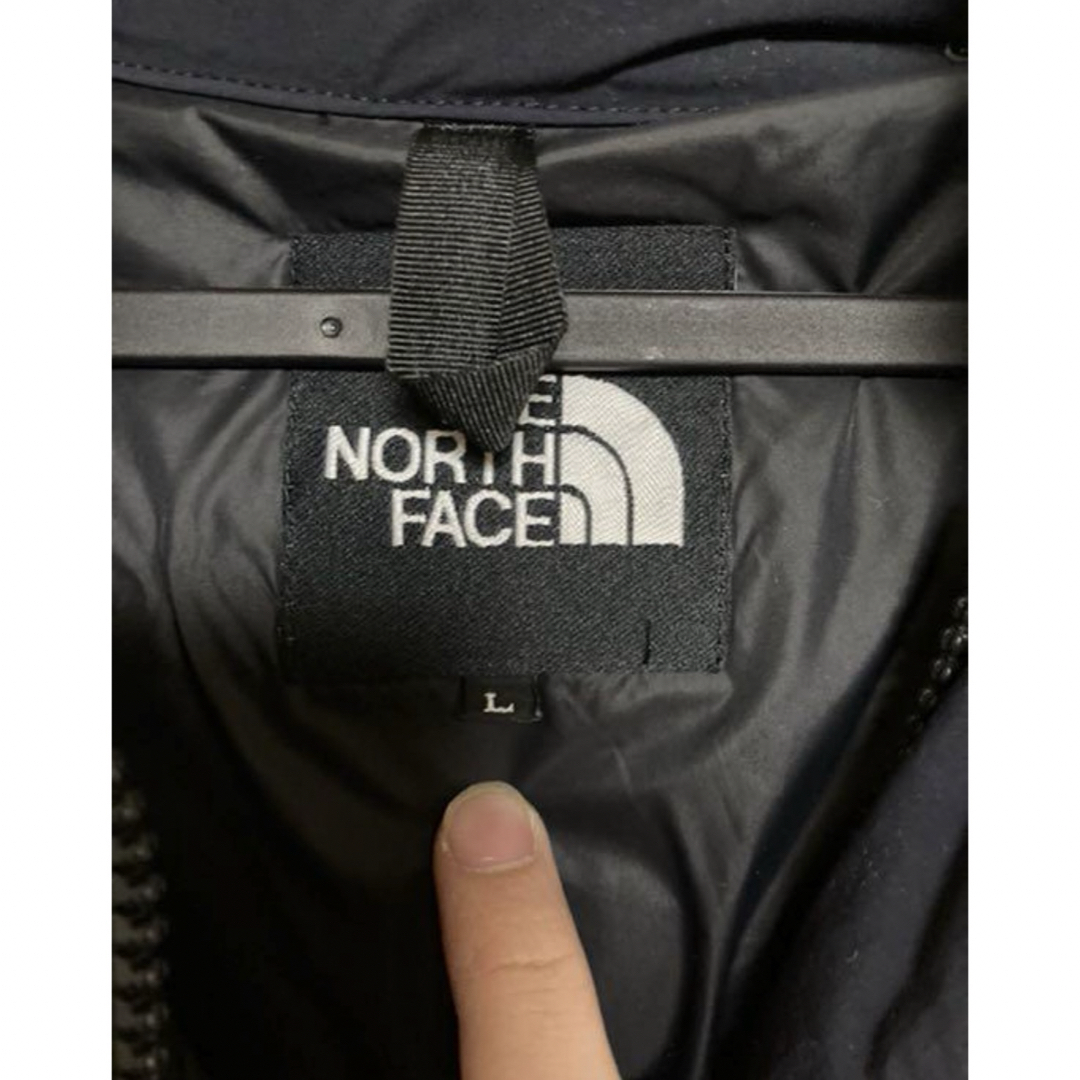 THE NORTH FACE(ザノースフェイス)の美品　ノースフェイス　キャンプシエラショート 赤ロゴ　ダウンジャケット　サイズL メンズのジャケット/アウター(ダウンジャケット)の商品写真