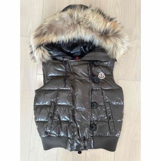 モンクレール(MONCLER)のMONCLER ダウンベスト ラクーンファー カーキ(ダウンベスト)