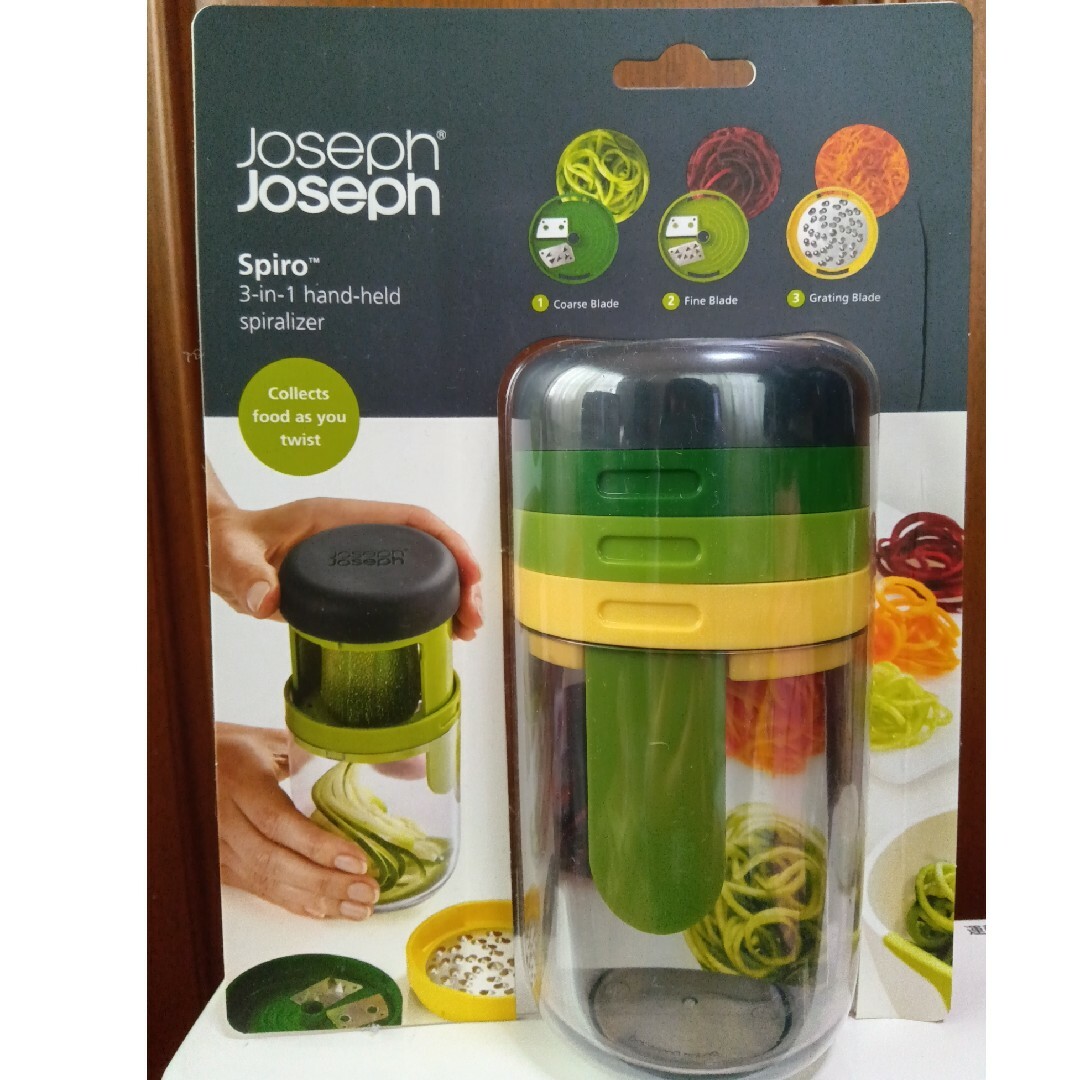 Joseph Joseph(ジョセフジョセフ)のJosephJoseph（ジョセフジョセフ）ベジヌードルカッター インテリア/住まい/日用品のキッチン/食器(調理道具/製菓道具)の商品写真