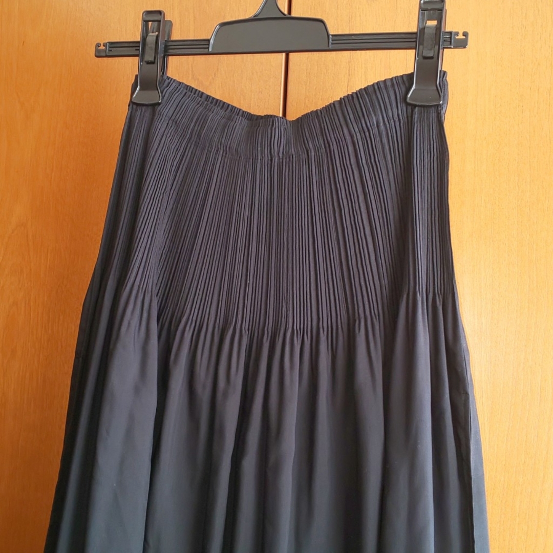 ISSEY MIYAKE(イッセイミヤケ)のイッセイミヤケ黒スカート レディースのスカート(ロングスカート)の商品写真