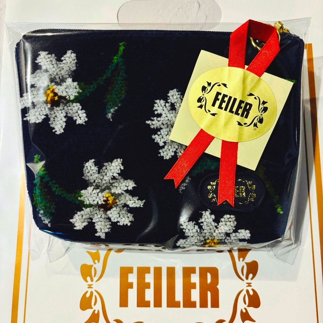 FEILER(フェイラー)の【新品】フェイラーFEILER ポーチ  プレゼント袋付 レディースのファッション小物(ポーチ)の商品写真