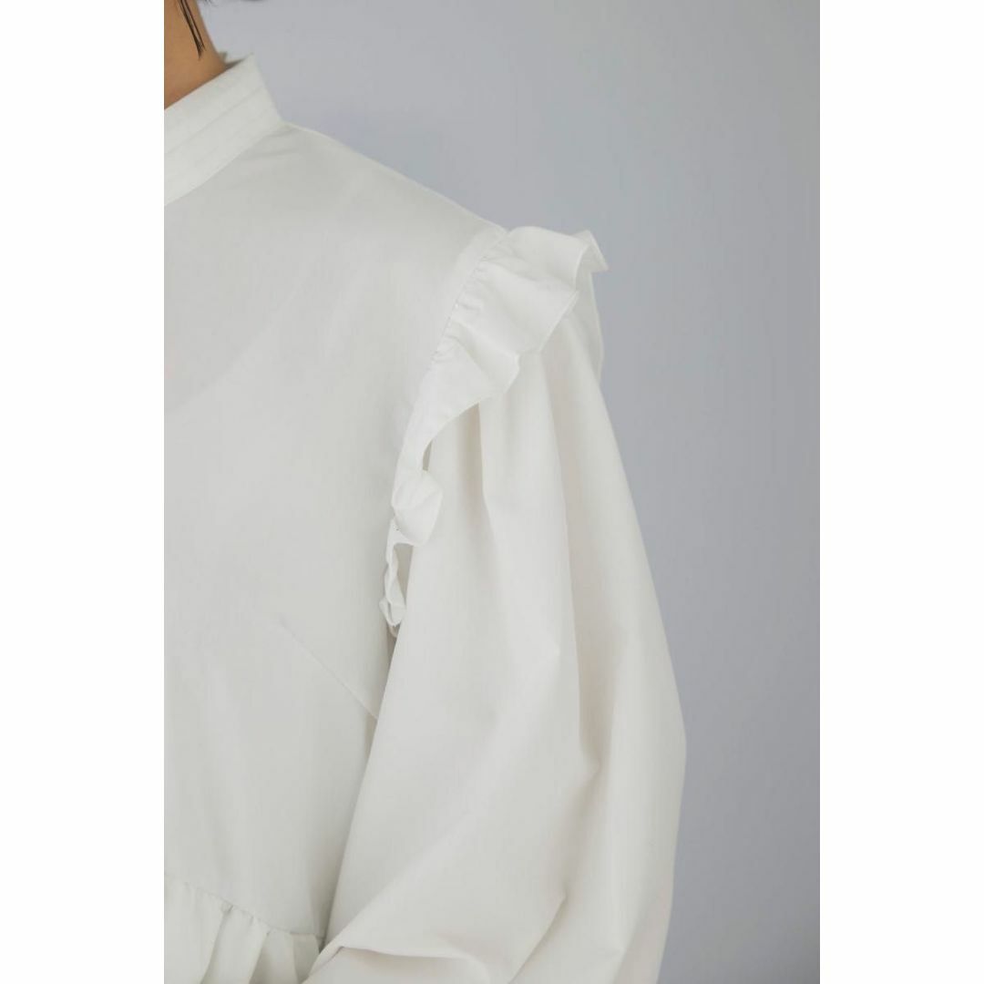 ペプラムフリルブラウス  ホワイト 白 レディースのトップス(シャツ/ブラウス(長袖/七分))の商品写真