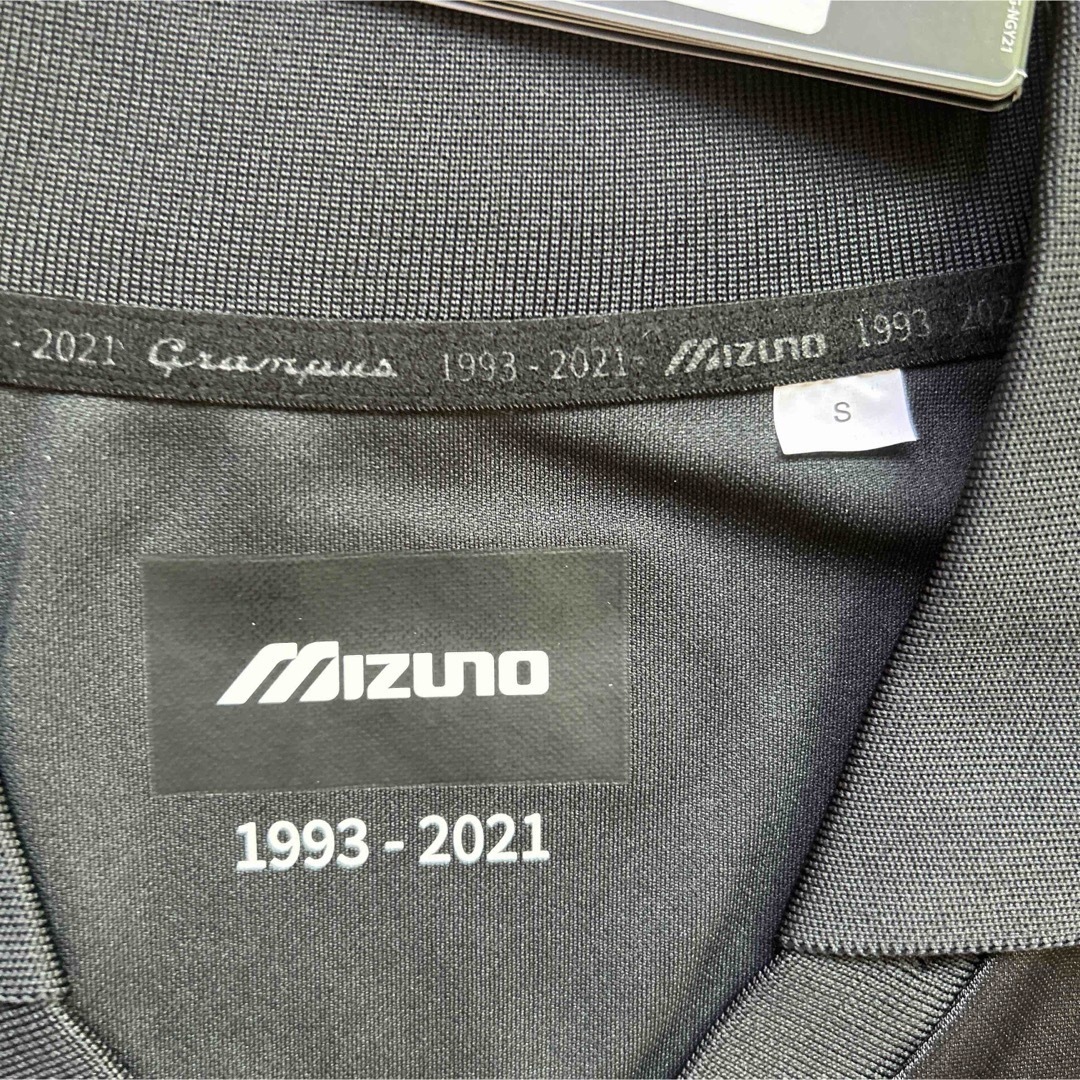 MIZUNO(ミズノ)の正規品新品☆名古屋グランパスエイト1993復刻ユニフォームSサイズBLACK黒 スポーツ/アウトドアのサッカー/フットサル(ウェア)の商品写真