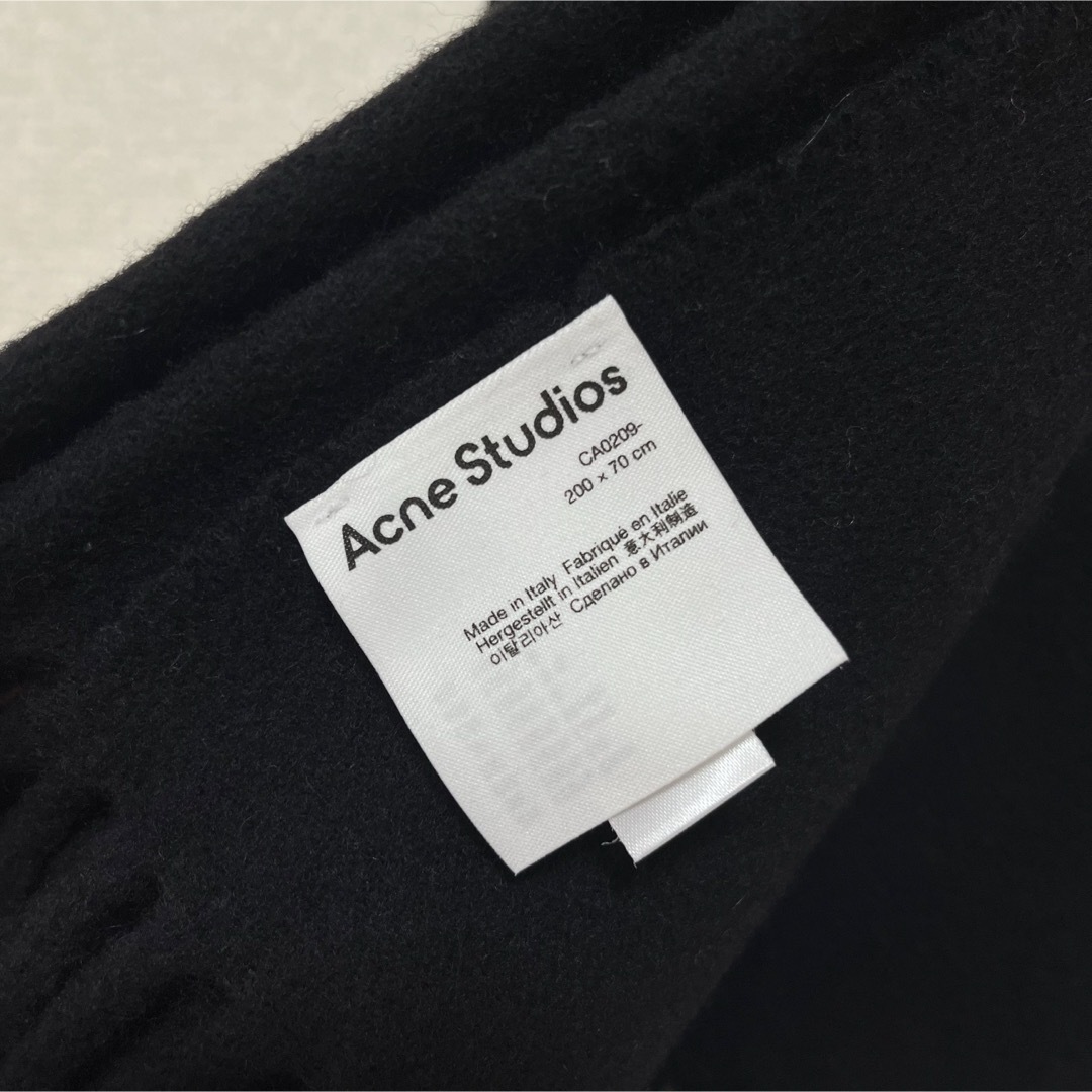 Acne Studios(アクネストゥディオズ)のAcne Studios マフラー 黒 レディースのファッション小物(マフラー/ショール)の商品写真