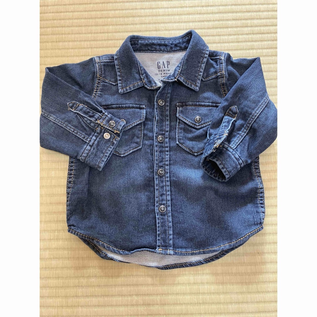 babyGAP(ベビーギャップ)のbaby GAP デニムシャツ キッズ/ベビー/マタニティのベビー服(~85cm)(シャツ/カットソー)の商品写真