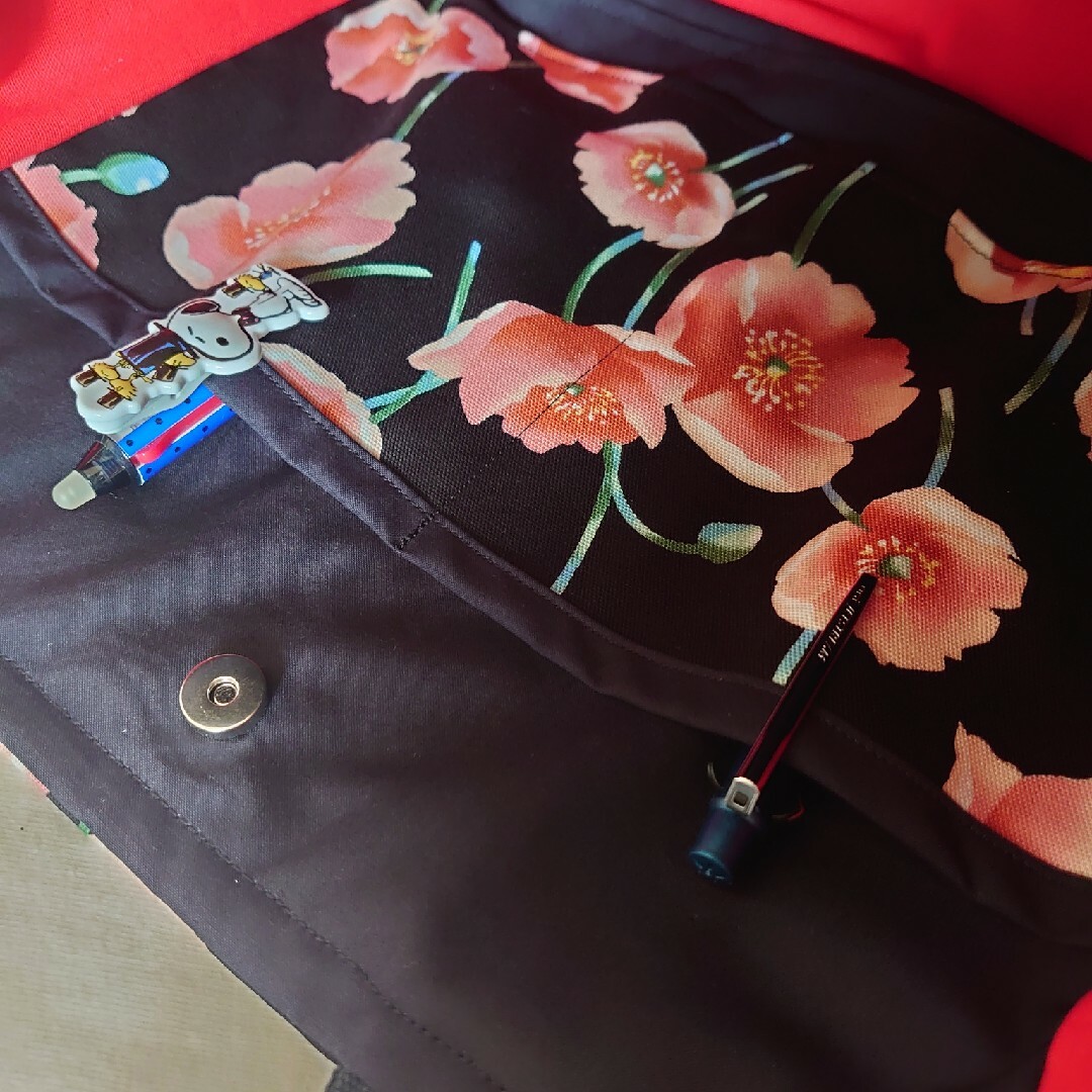 限定価格　ポピー　サイドポケット　肩掛けトートバッグ　ハンドメイド ハンドメイドのファッション小物(バッグ)の商品写真