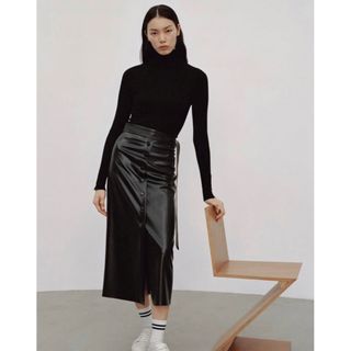 ザラ(ZARA)のZARA フェイクレザー タイトスカート(ひざ丈スカート)