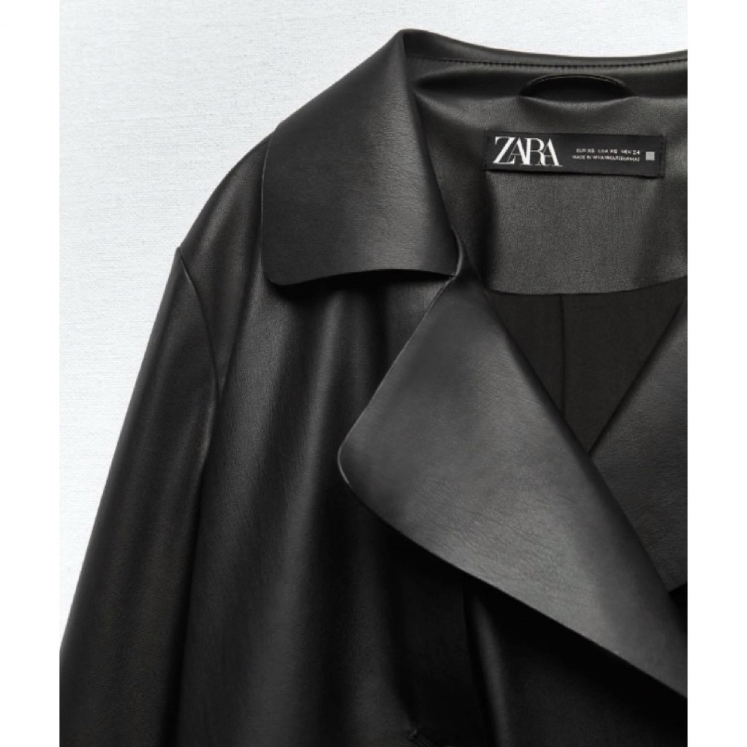 ZARA(ザラ)のZARA ベルト　フェイクレザー　トレンチコート S ブラック　黒 メンズのジャケット/アウター(トレンチコート)の商品写真