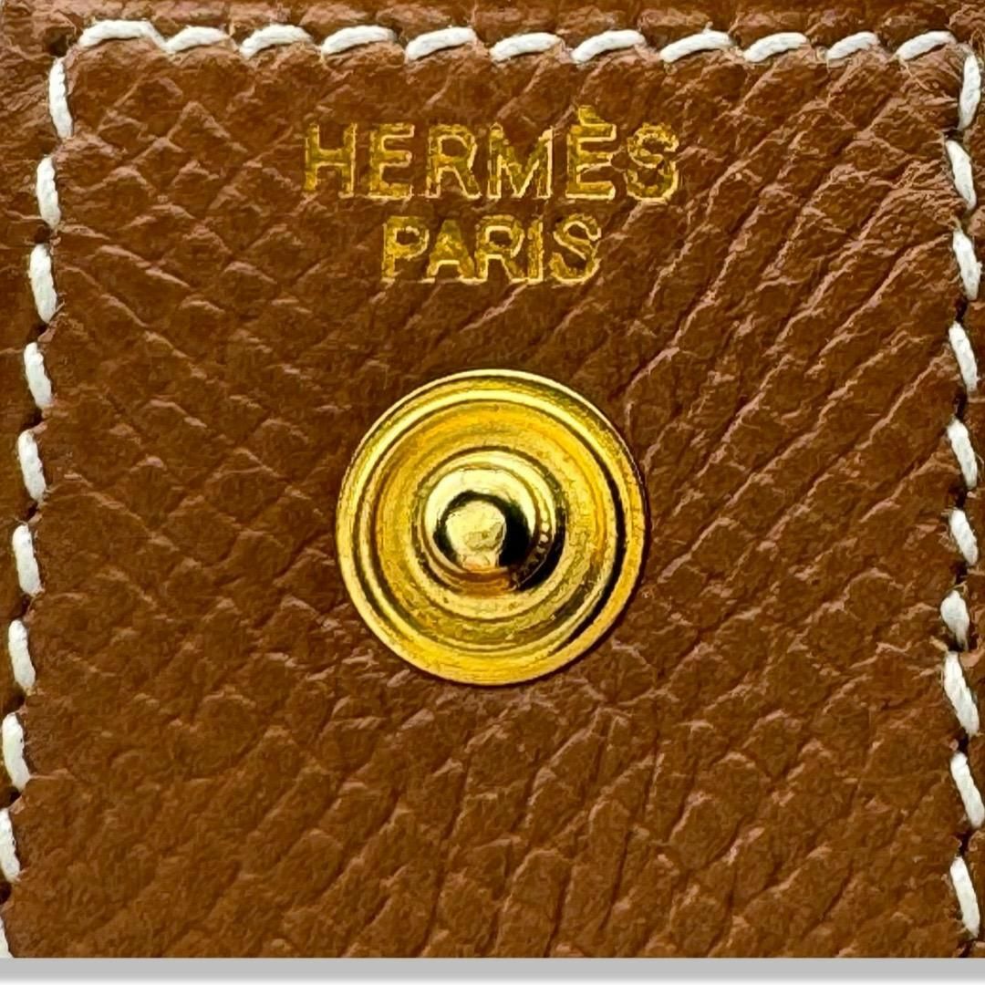 Hermes(エルメス)のエルメス HERMESベージュ印鑑ケースレザー ゴールド ブラウンゴールド金具 レディースのファッション小物(その他)の商品写真