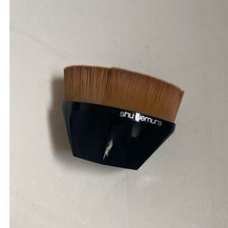 シュウウエムラ(shu uemura)の値下げ中！shu uemura ペタル 55 ファンデーション ブラシ(ブラシ・チップ)