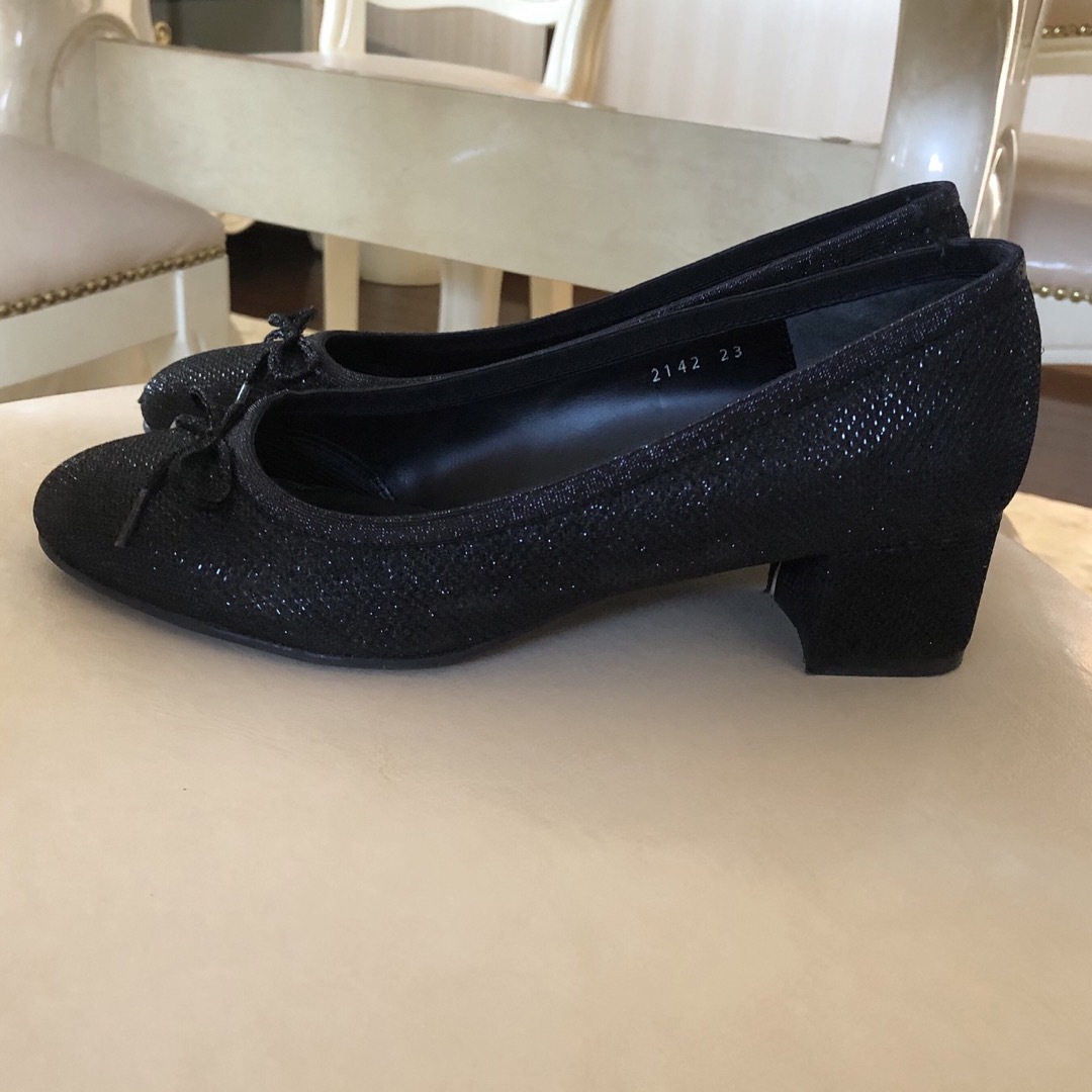 ANTEPRIMA(アンテプリマ)のANTEPRIMA   美品✨パンプス　ブラック🖤　サイズ23cm レディースの靴/シューズ(ハイヒール/パンプス)の商品写真