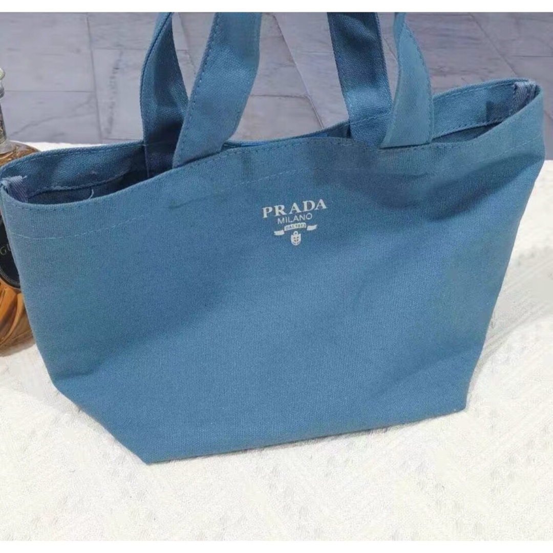 PRADA(プラダ)の新品未使用　ノベルティ　エコバッグ　ブルー　正規品 レディースのバッグ(エコバッグ)の商品写真