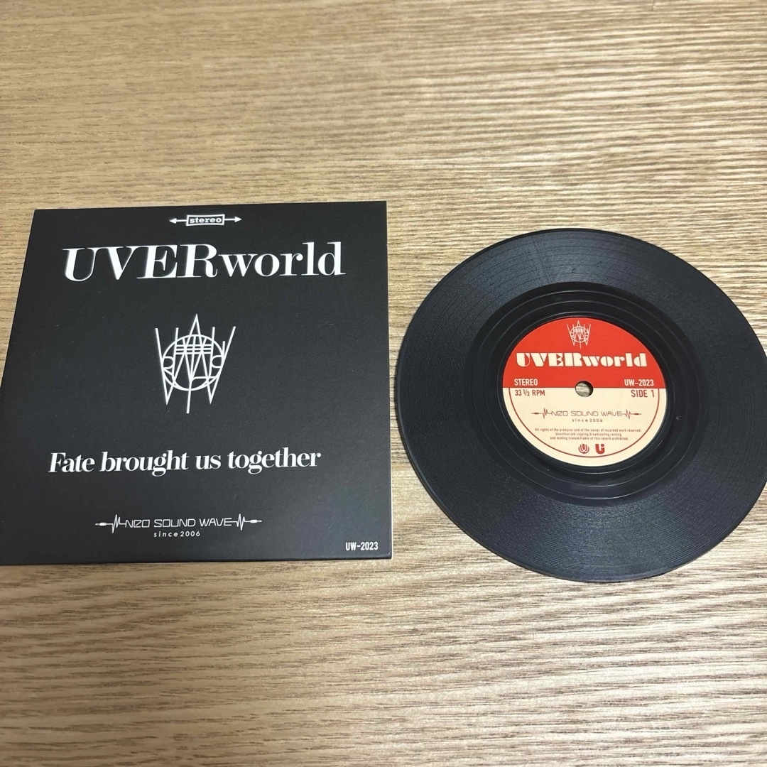 UVERworld(ウーバーワールド)のUVERworld 2023年度継続特典 レコードコースター シューレース黒 エンタメ/ホビーのタレントグッズ(ミュージシャン)の商品写真