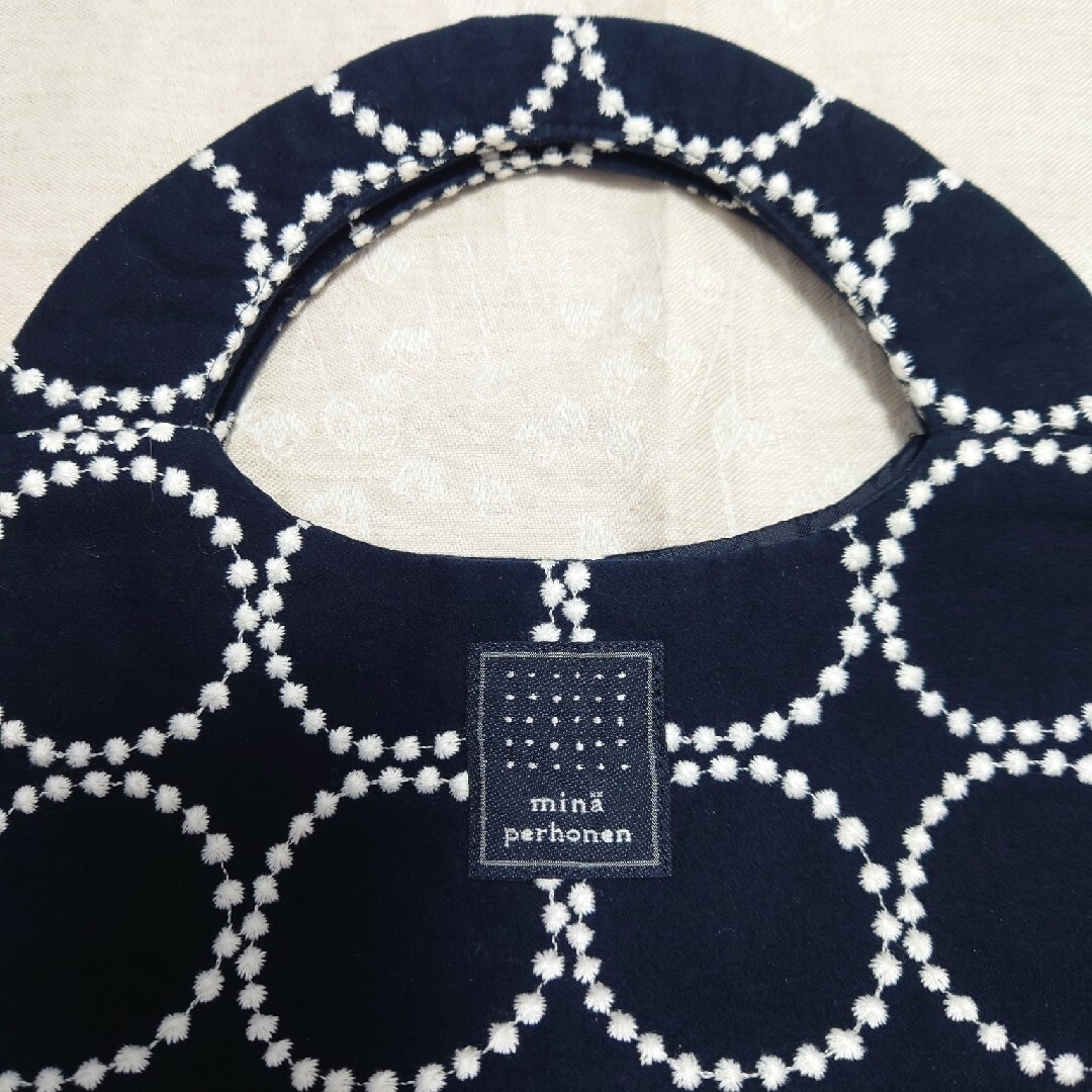 mina perhonen(ミナペルホネン)のミナペルホネン エッグバッグ タンバリン ハンドメイドのファッション小物(バッグ)の商品写真