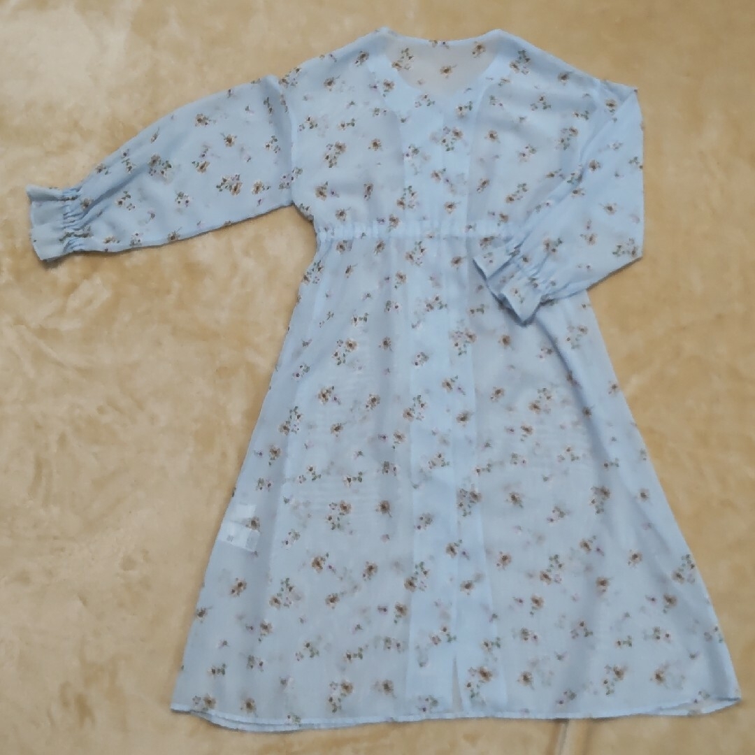 GU(ジーユー)のGU　ジーユー　140　ワンピース　水色　花柄　キッズ キッズ/ベビー/マタニティのキッズ服女の子用(90cm~)(ワンピース)の商品写真