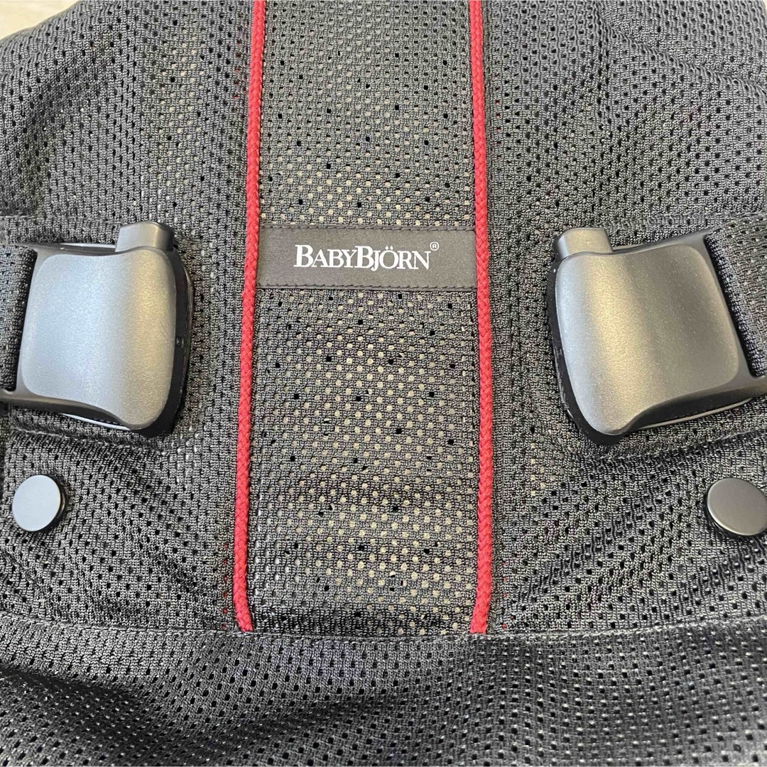 BABYBJORN(ベビービョルン)の★美品★ ベビービョルン　ワンプラスエアー　ブラック キッズ/ベビー/マタニティの外出/移動用品(抱っこひも/おんぶひも)の商品写真