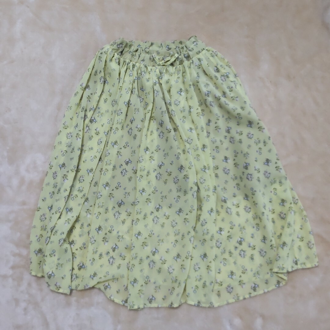 GU(ジーユー)のGU　ジーユー　スカート　140　女児　イエロー　花柄 キッズ/ベビー/マタニティのキッズ服女の子用(90cm~)(スカート)の商品写真