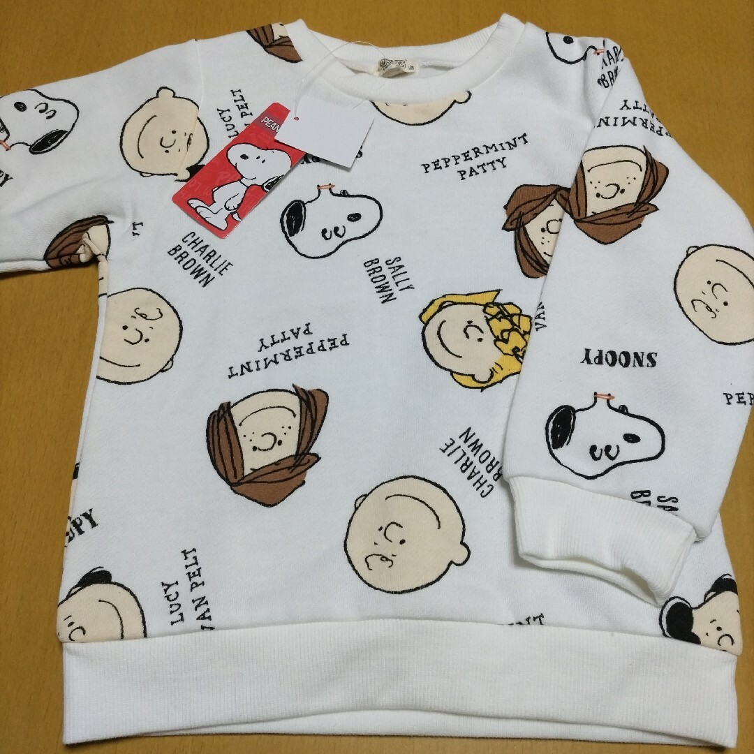 SNOOPY(スヌーピー)の新品PEANUTSスヌーピー裏起毛トレーナー100総柄 キッズ/ベビー/マタニティのキッズ服男の子用(90cm~)(Tシャツ/カットソー)の商品写真