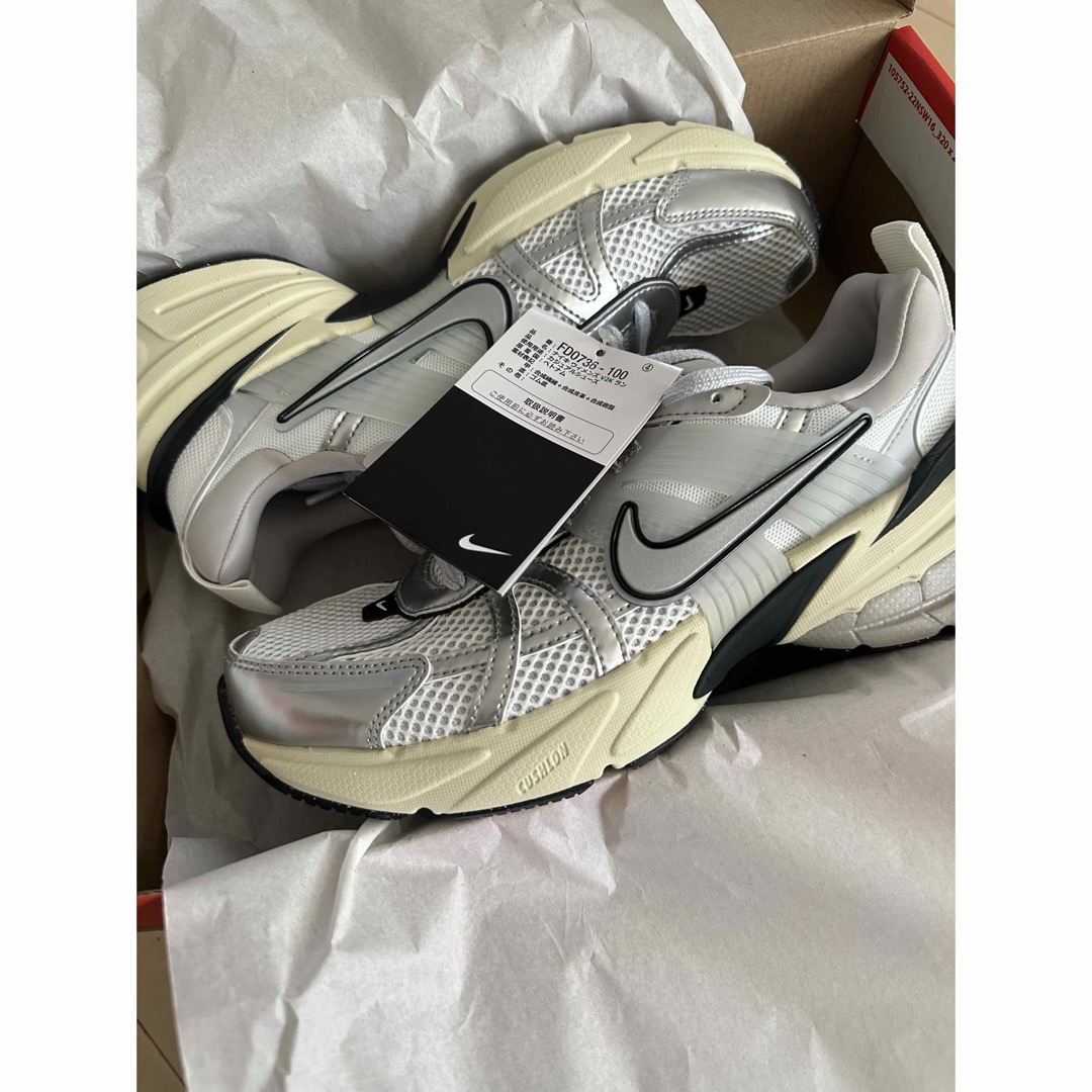 NIKE V2K RUN 24センチ 新品未使用 NIKE V2K RUN 24センチ 新品未使用