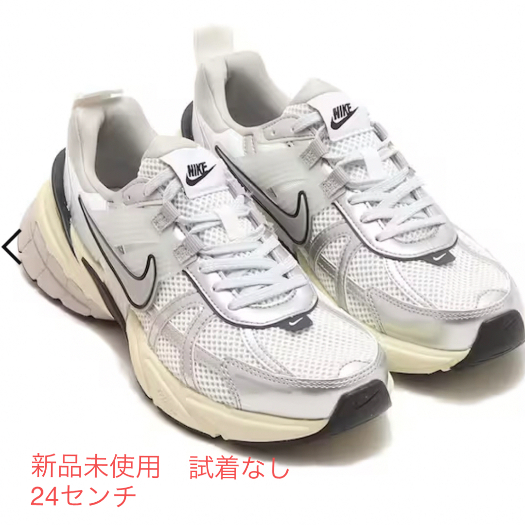 NIKE(ナイキ)のNIKE V2K RUN 24センチ　新品未使用 レディースの靴/シューズ(スニーカー)の商品写真