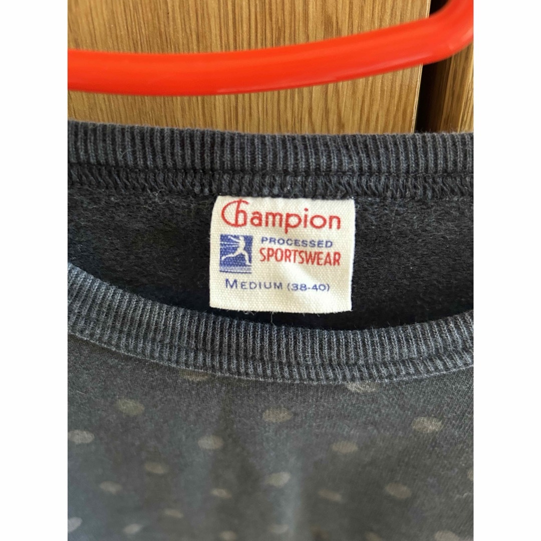 Champion(チャンピオン)のチャンピオン　SPORTSWEAR トレーナー　M ドット柄　ゴールドロゴ　古着 レディースのトップス(トレーナー/スウェット)の商品写真