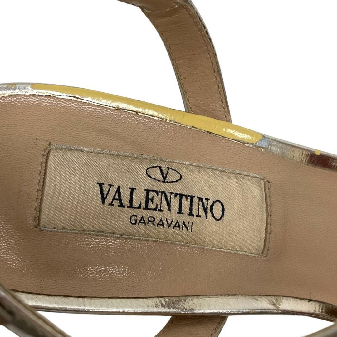 ヴァレンティノガラヴァーニ Valentino Garavani パンプス
 サンダル ロックスタッズ ストラップ ゴールド レディースの靴/シューズ(ハイヒール/パンプス)の商品写真