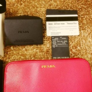 プラダ(PRADA)の17日迄お取り置き e様(財布)