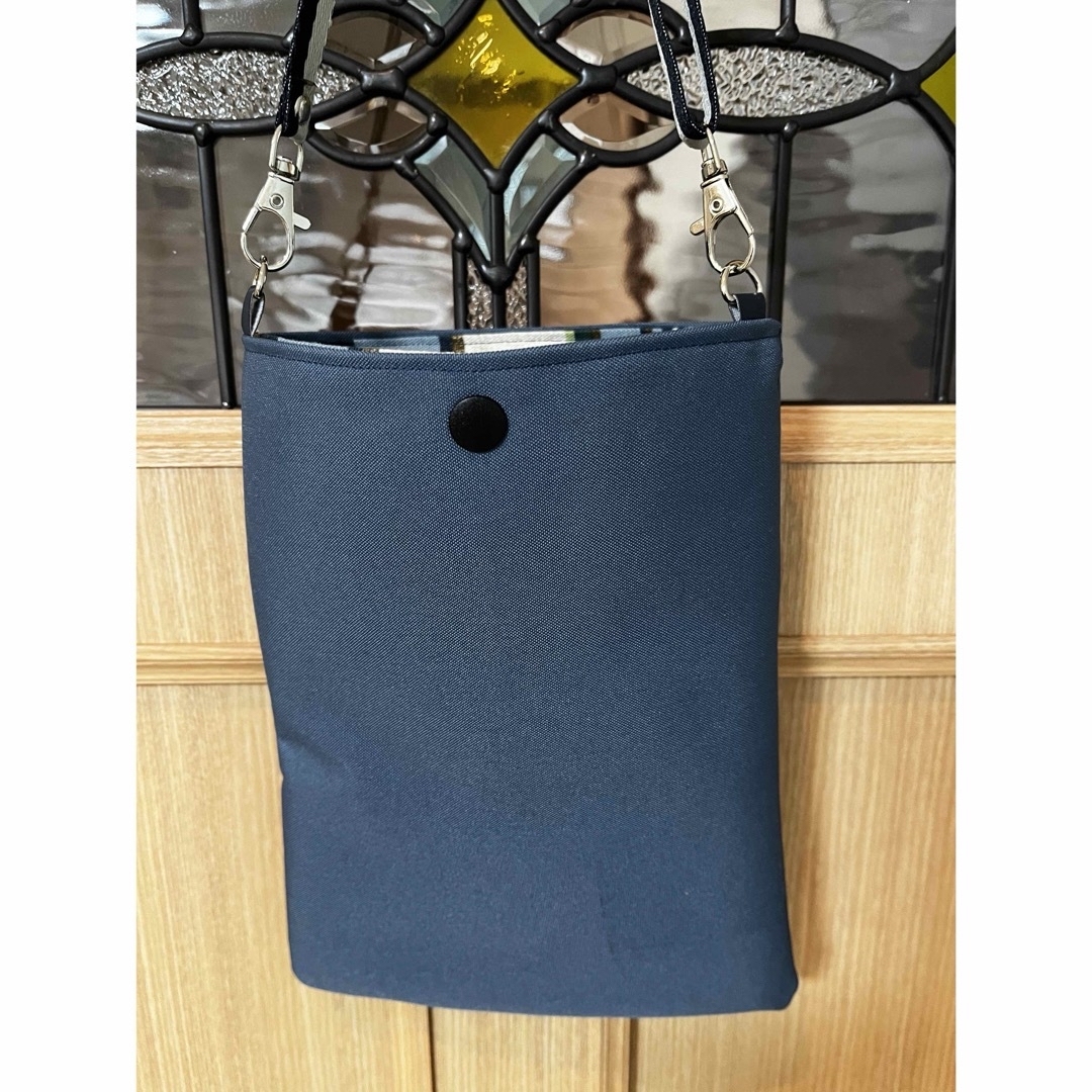 スマホポーチ　サコッシュ　ショルダーポーチ　ハンドメイド　耐水性 ハンドメイドのファッション小物(バッグ)の商品写真