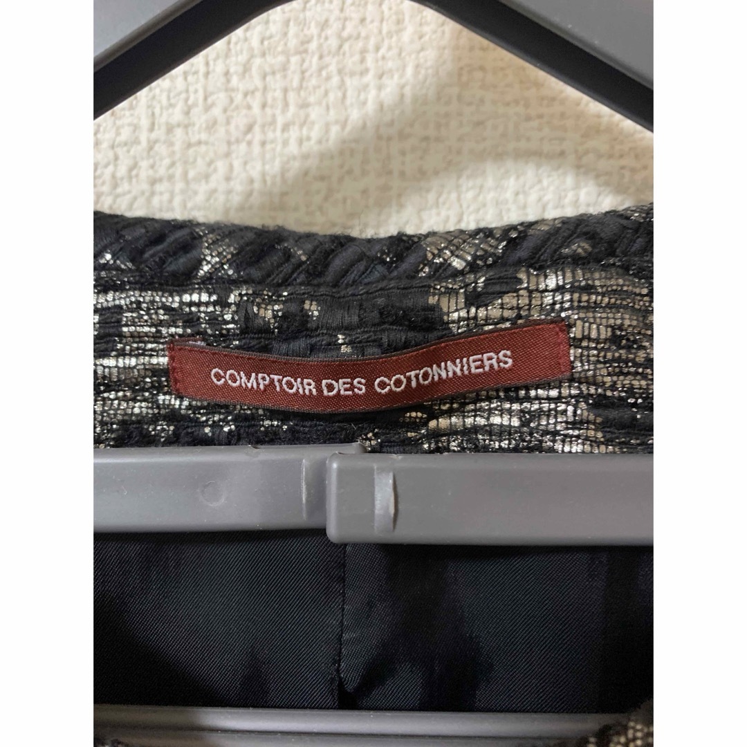 Comptoir des cotonniers(コントワーデコトニエ)の数回使用　美品　コトニエ　ジャケット　フォーマル　カジュアル　シルバー　黒 レディースのジャケット/アウター(ノーカラージャケット)の商品写真