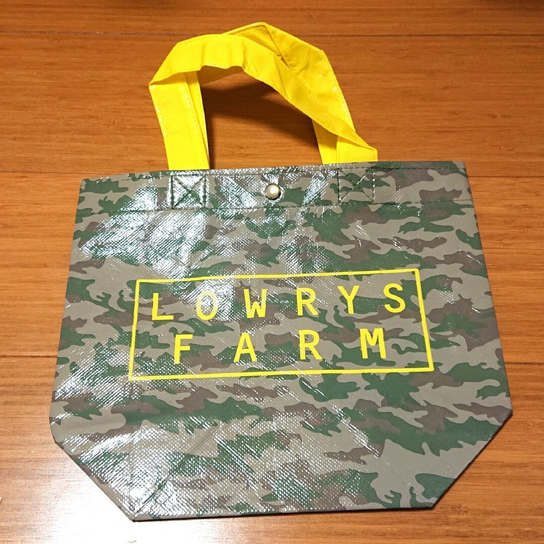 LOWRYS FARM(ローリーズファーム)の新品未使用！LOWRYSFARM 限定迷彩柄ショッパー レディースのバッグ(トートバッグ)の商品写真