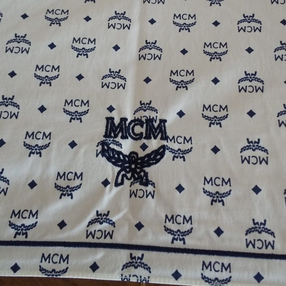 MCM(エムシーエム)の★未使用★ MCM 折りたたみ傘 レディースのファッション小物(傘)の商品写真